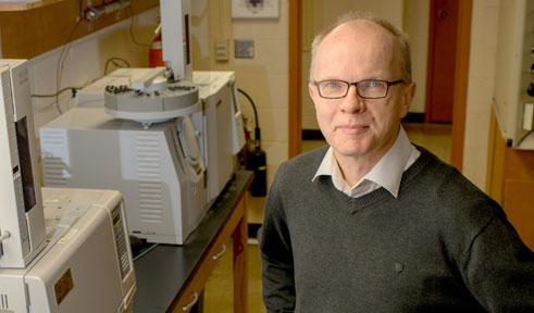 Klaus Himmeldirk, portrait in his lab