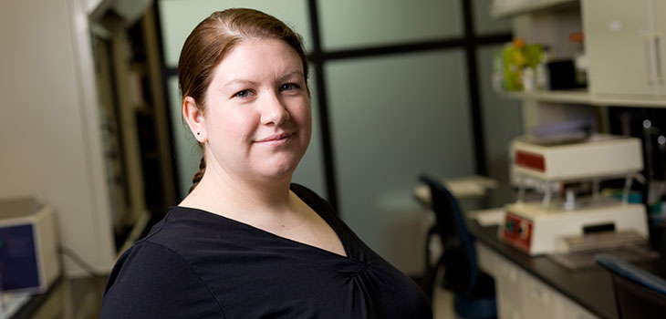 A women in a biomedical research room