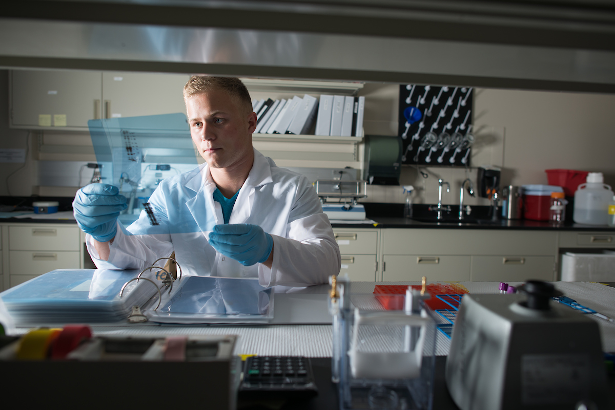 An undergraduate student is in the lab conducting diabetes research.