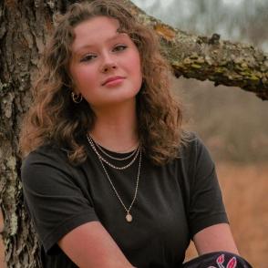 Kate Voss headshot.